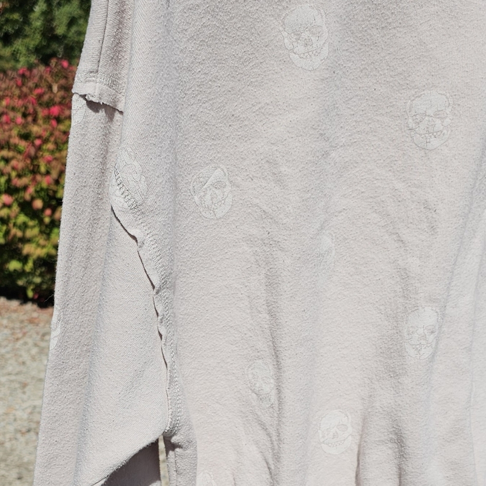 Ocean Drive Long Sleeve Fleece Skull Print Taupe Top Size‎ M - Picture 7 of 11